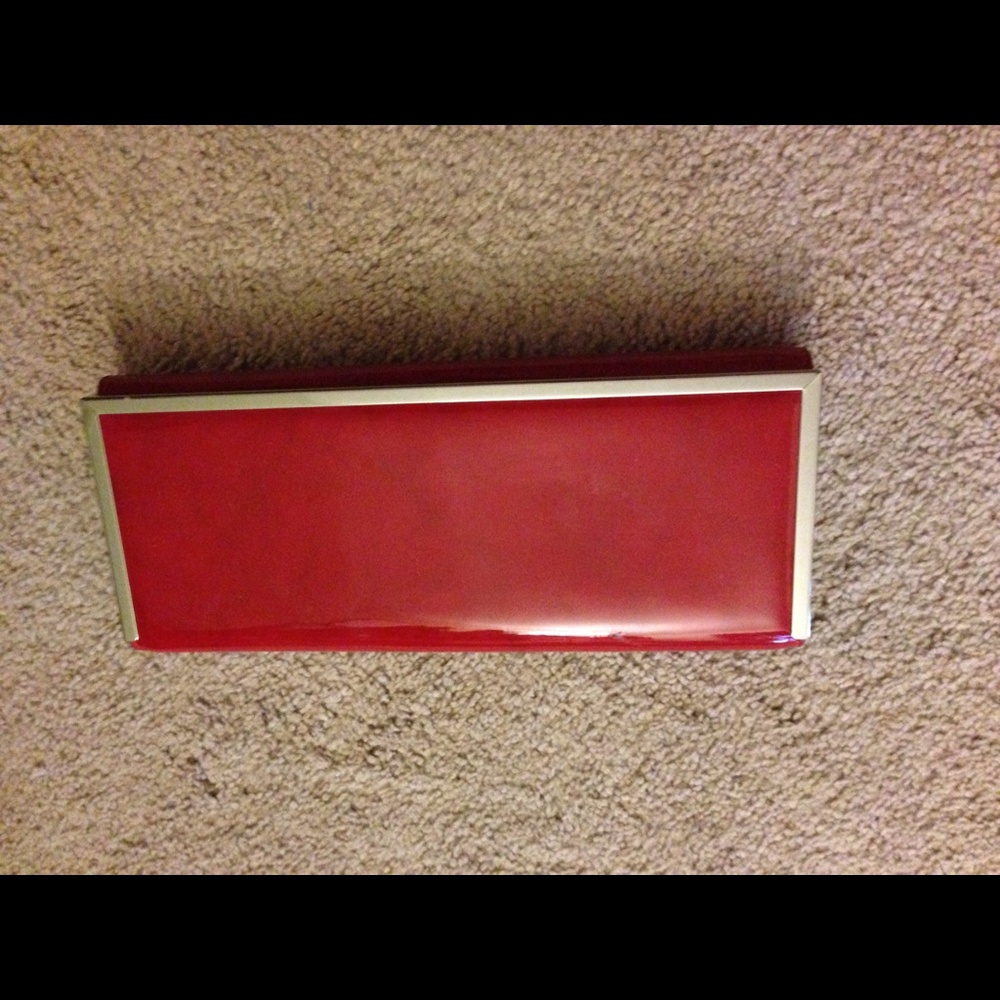 Red clutch